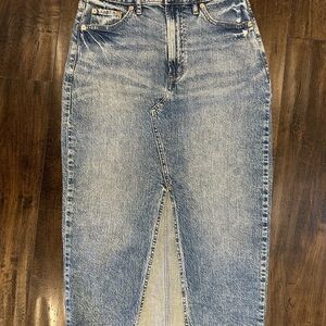 GAP Blue Denim Midi Skirt with front slit Sz 6/ 28 NWT